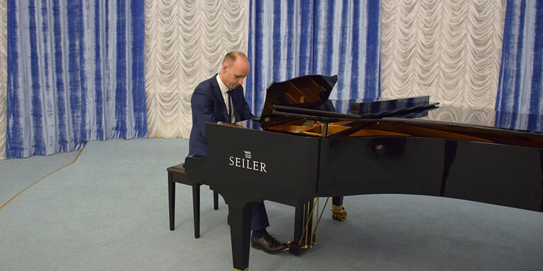 Концертные залы конкурса PIANO.UA
